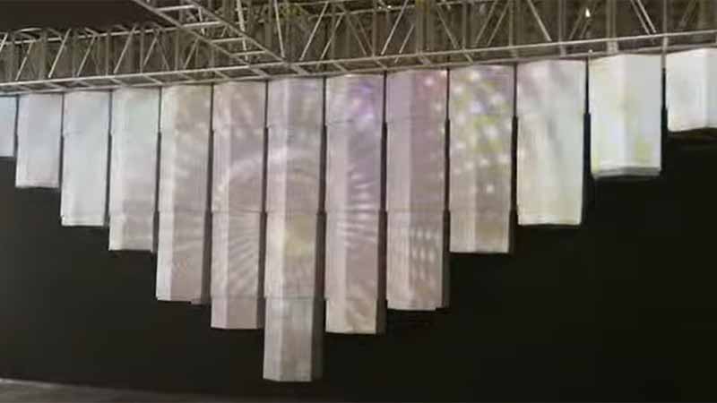 Kinetic retractable projection column
