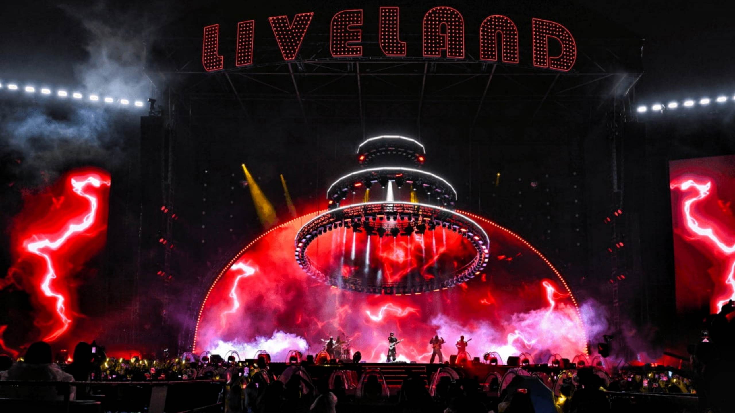 LIVELAND Festival: Large-Scale Stage Automation in Action